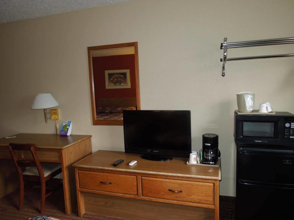 Super 8 By Wyndham Harrisonburg Motel Kültér fotó
